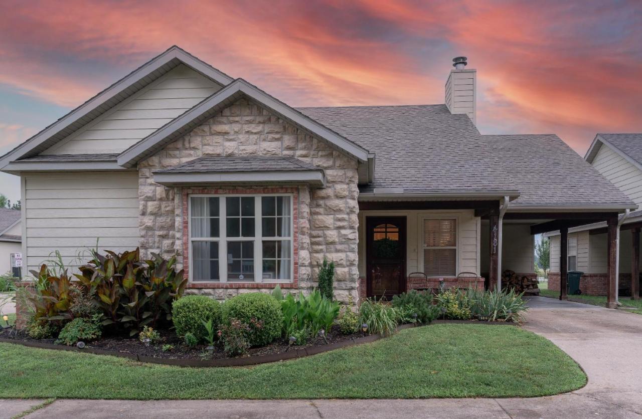 Cottage Getaway - Quiet Cottage Charm Near U Of A Fayetteville Exteriör bild